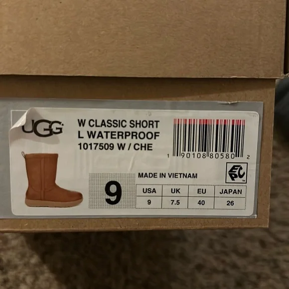 NWT UGG W classic short L waterproof 1017509